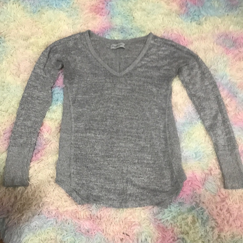 Super Soft and Cozy Long Sleeve Abercrombie & Fitch V-Neck Shirt! Size:XS